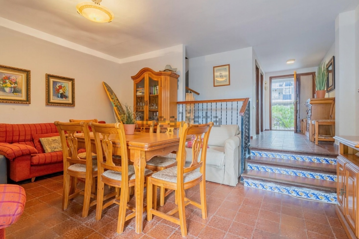 Chalet con acceso directo a playa en Puig — Comedor