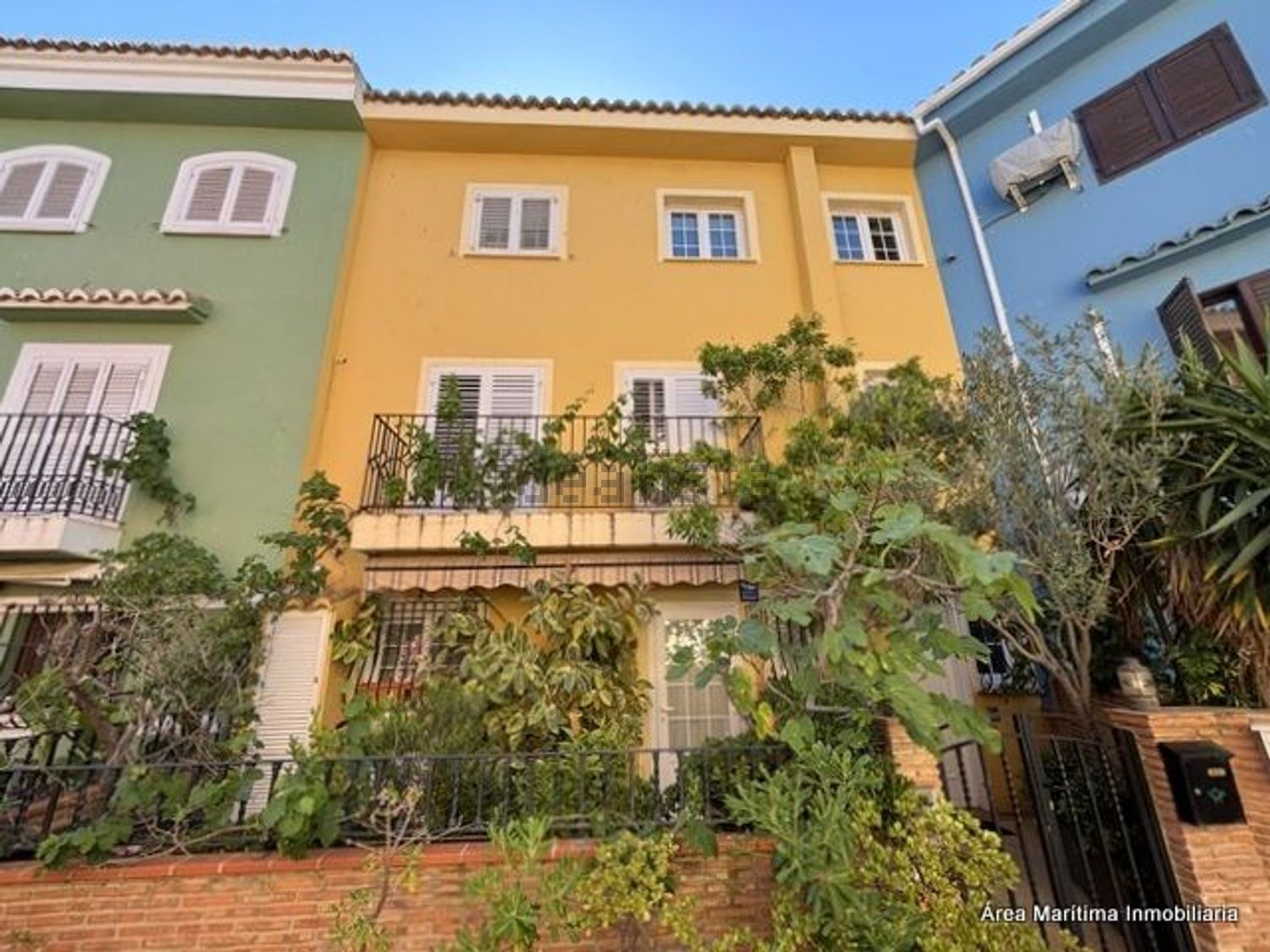 Chalet adosado en venta en Plaza l'Estany