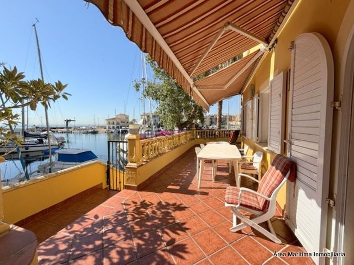 Chalet adosado en venta en Plaza l'Estany