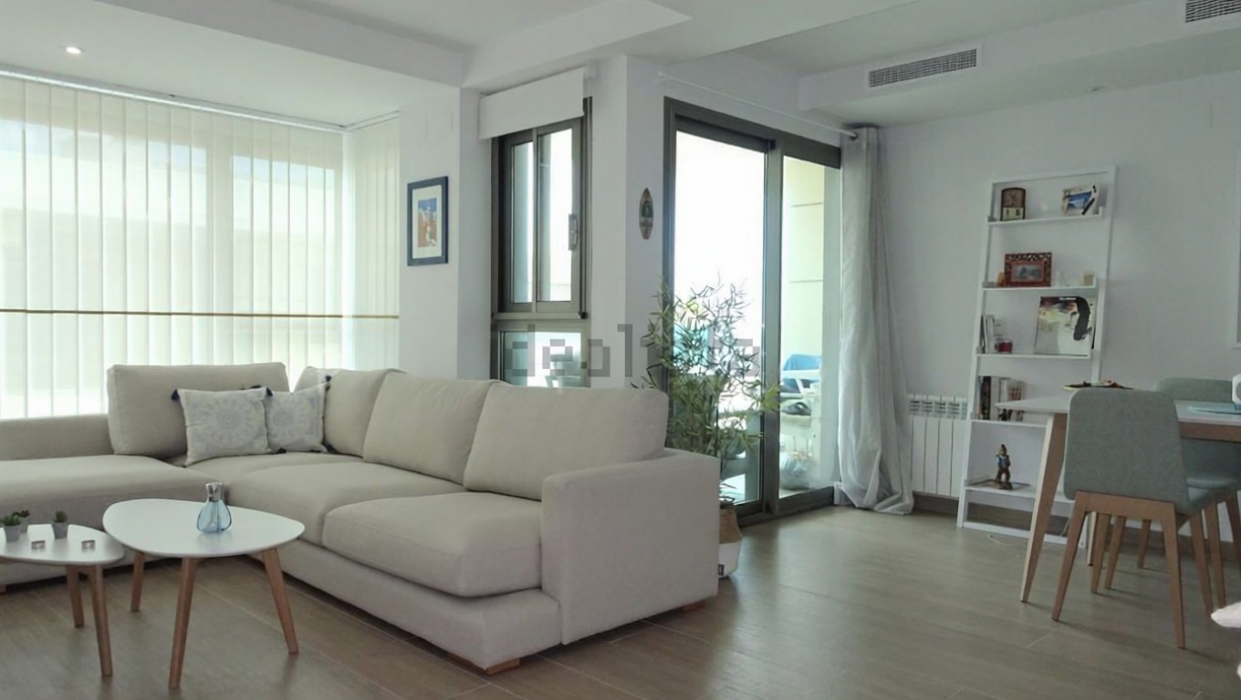 Beachfront flat in Alboraya — Living room