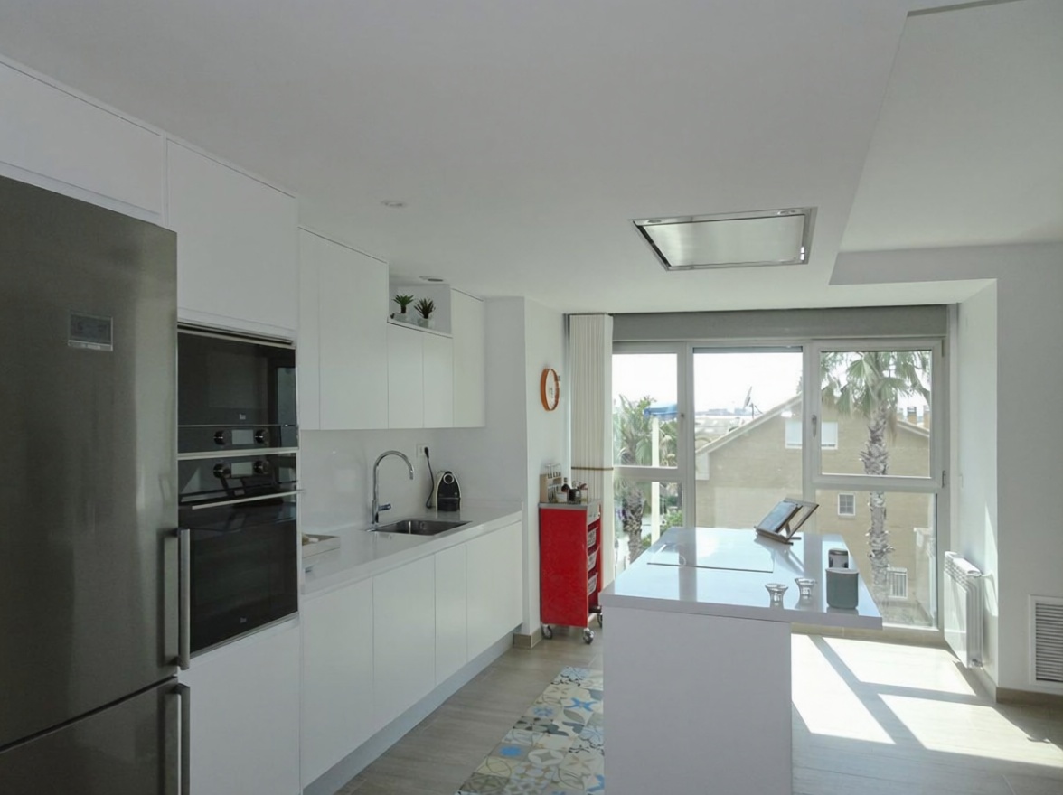 Beachfront flat in Alboraya — Kitchen