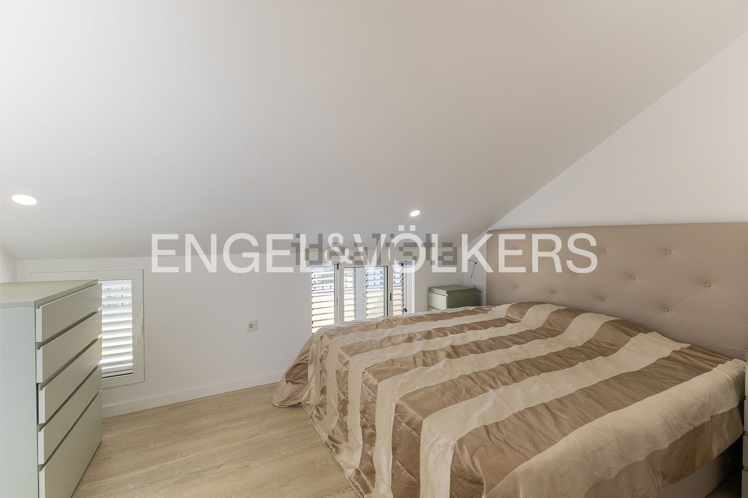 Chalet adosado en venta en Calle Farmaceutico Esteban Andrés