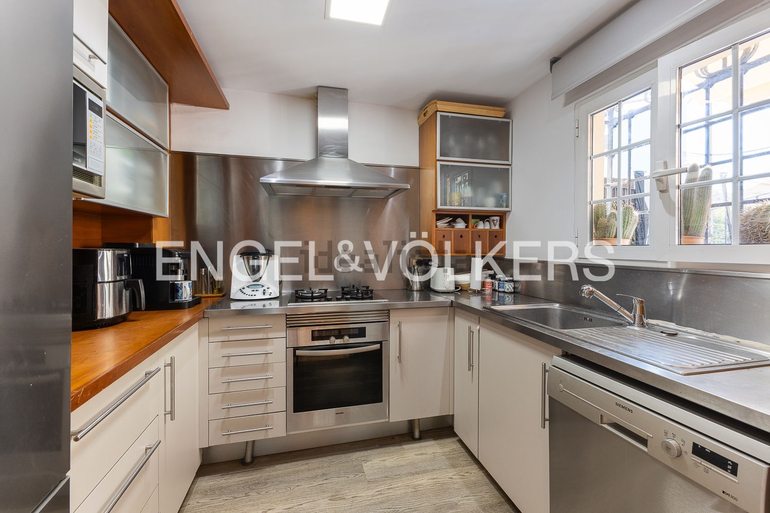 Chalet adosado en venta en Calle Farmaceutico Esteban Andrés