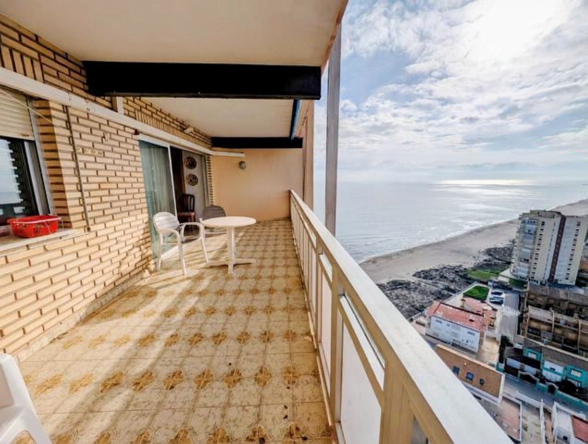 Piso en primera línea de playa en El Perellonet