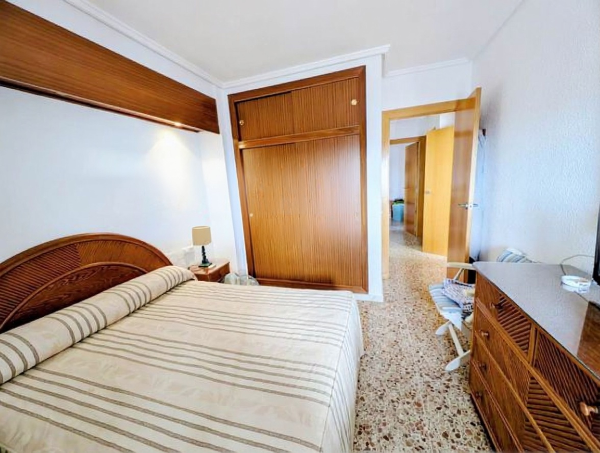 Apartamento em primeira linha de praia em El Perellonet — Quarto