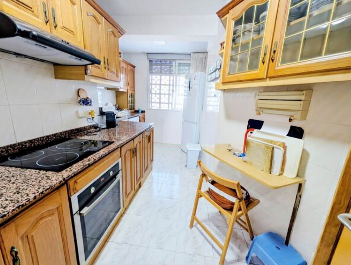 Apartamento em primeira linha de praia em El Perellonet — Cozinha