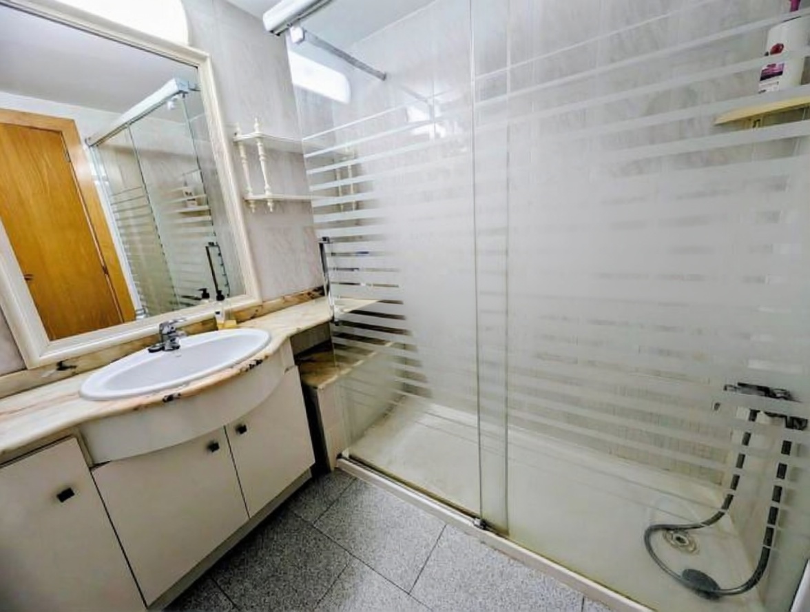 Apartamento em primeira linha de praia em El Perellonet — Casa banho