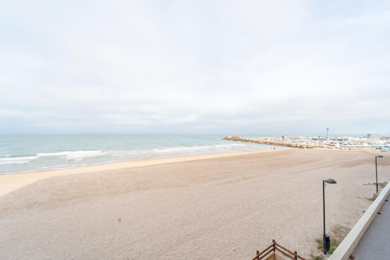 Piso en primera línea de playa en El Perellonet