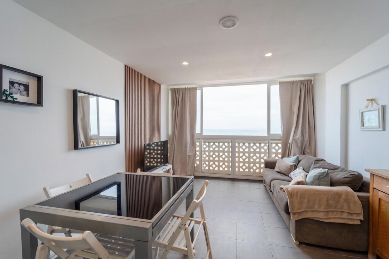 Wohnung in erste Strandlinie in El Perellonet — Meerblick
