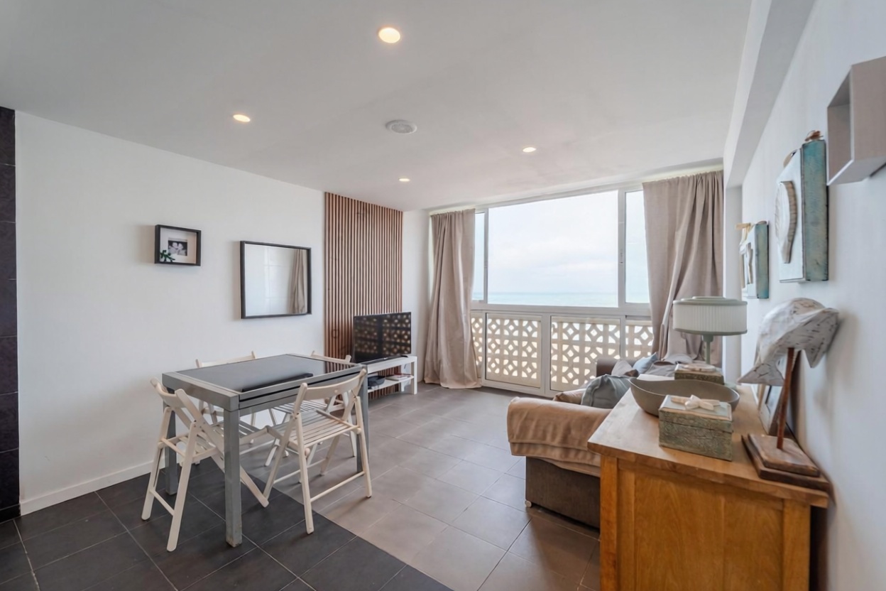 Wohnung in erste Strandlinie in El Perellonet — Wohnzimmer