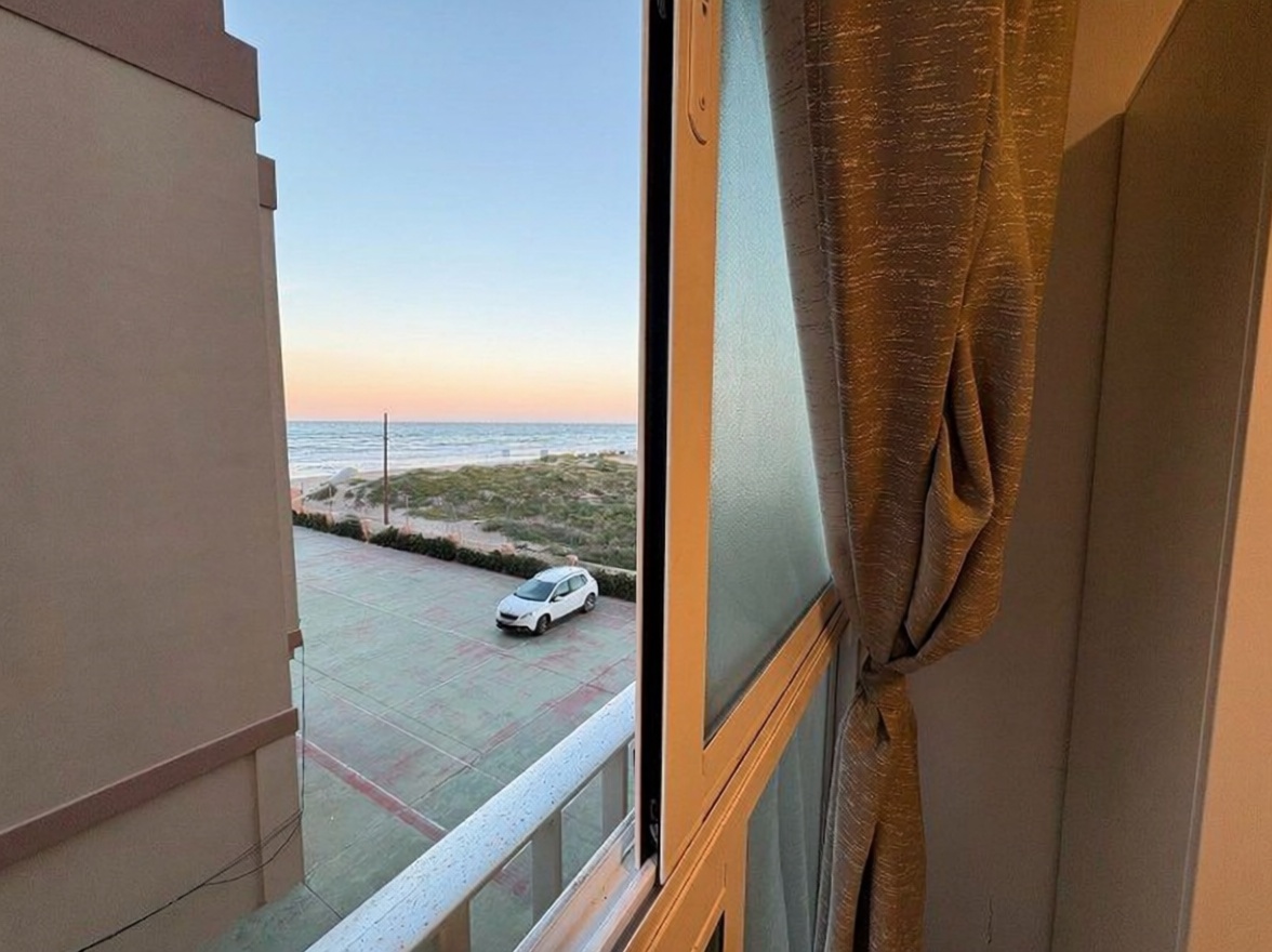Piso en primera línea de playa en València — Vista mar