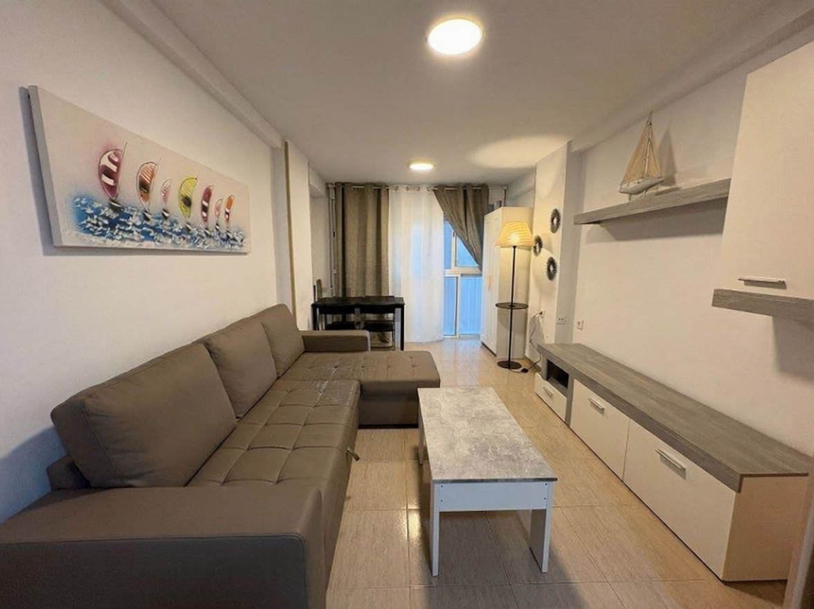 Piso en primera línea de playa en València — Salón