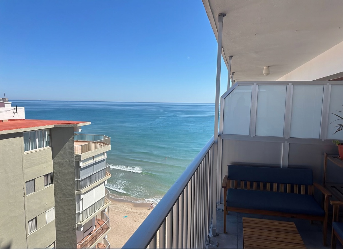 Piso en primera línea de playa en El Perelló — Terraza mar