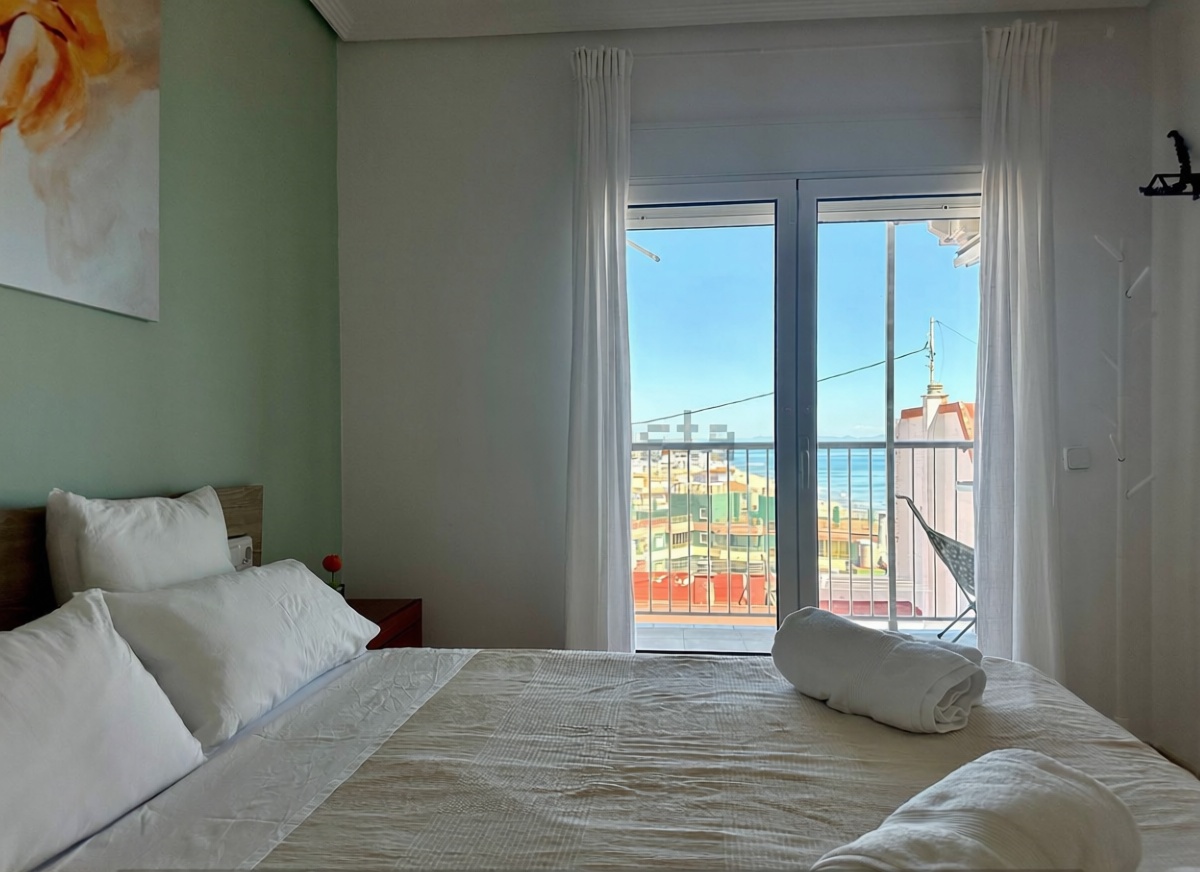 Piso en primera línea de playa en El Perelló — Dormitorio