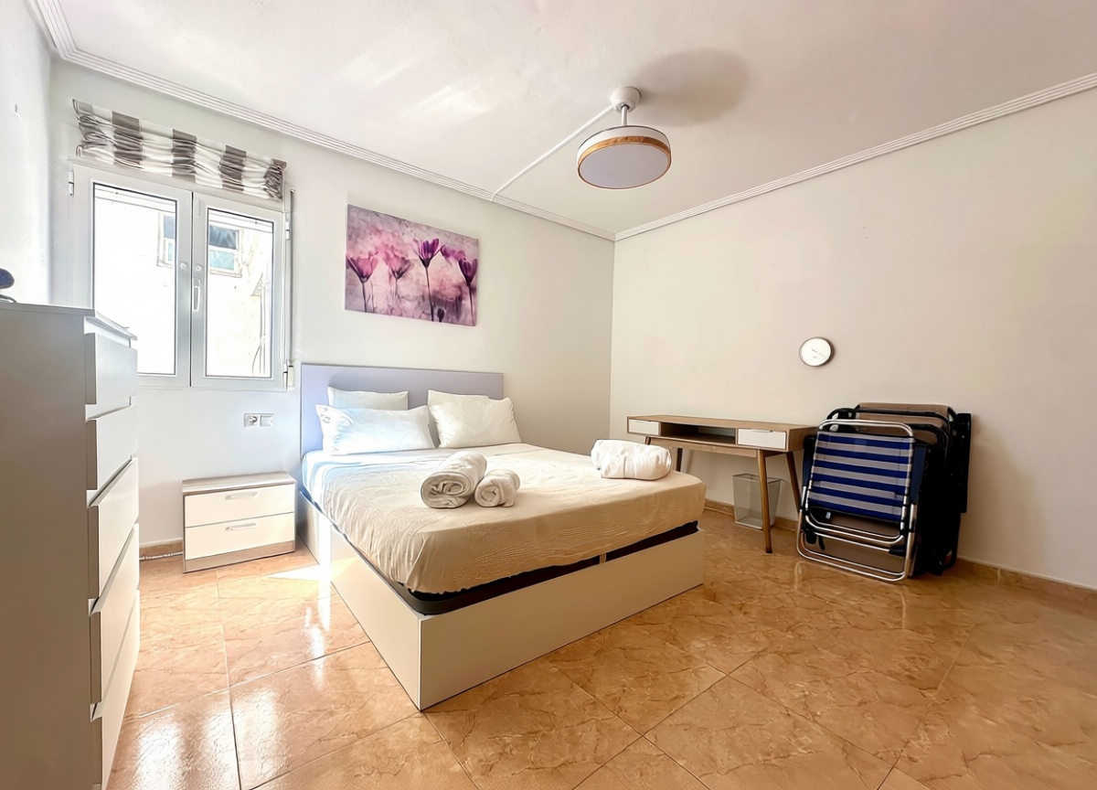 Piso en primera línea de playa en El Perelló — Dormitorio