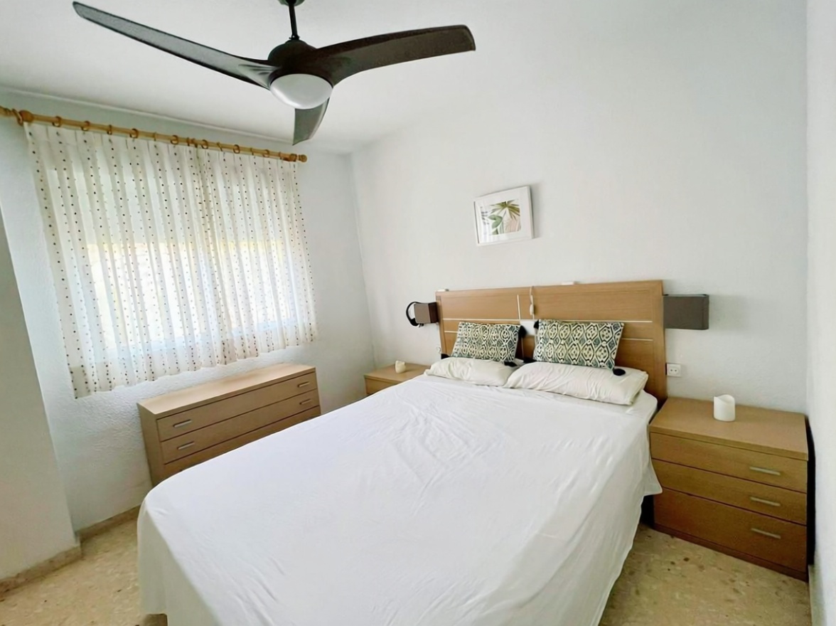 Piso en primera línea de playa en Cullera — Dormitorio