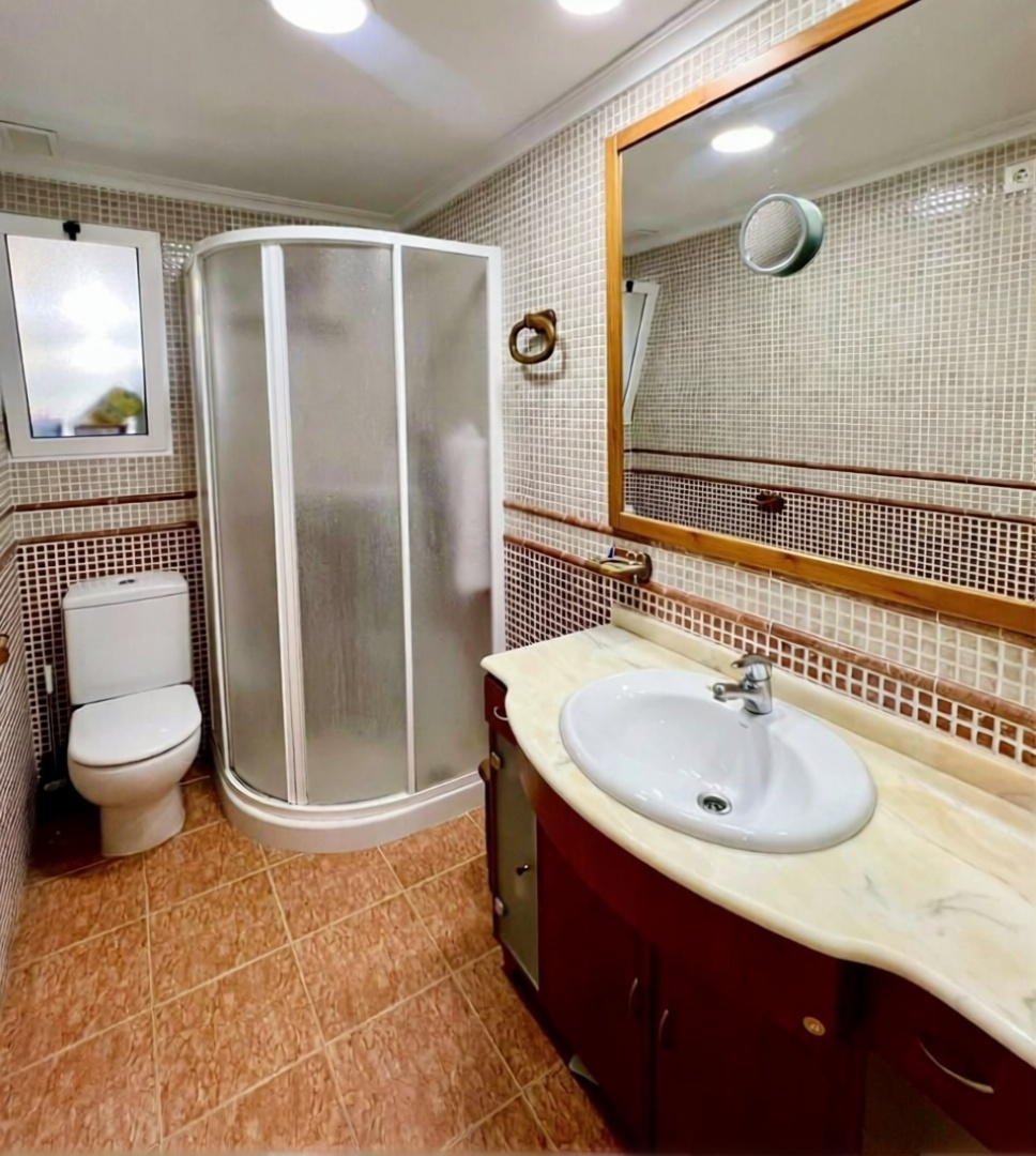 Piso en primera línea de playa en Cullera — Baño