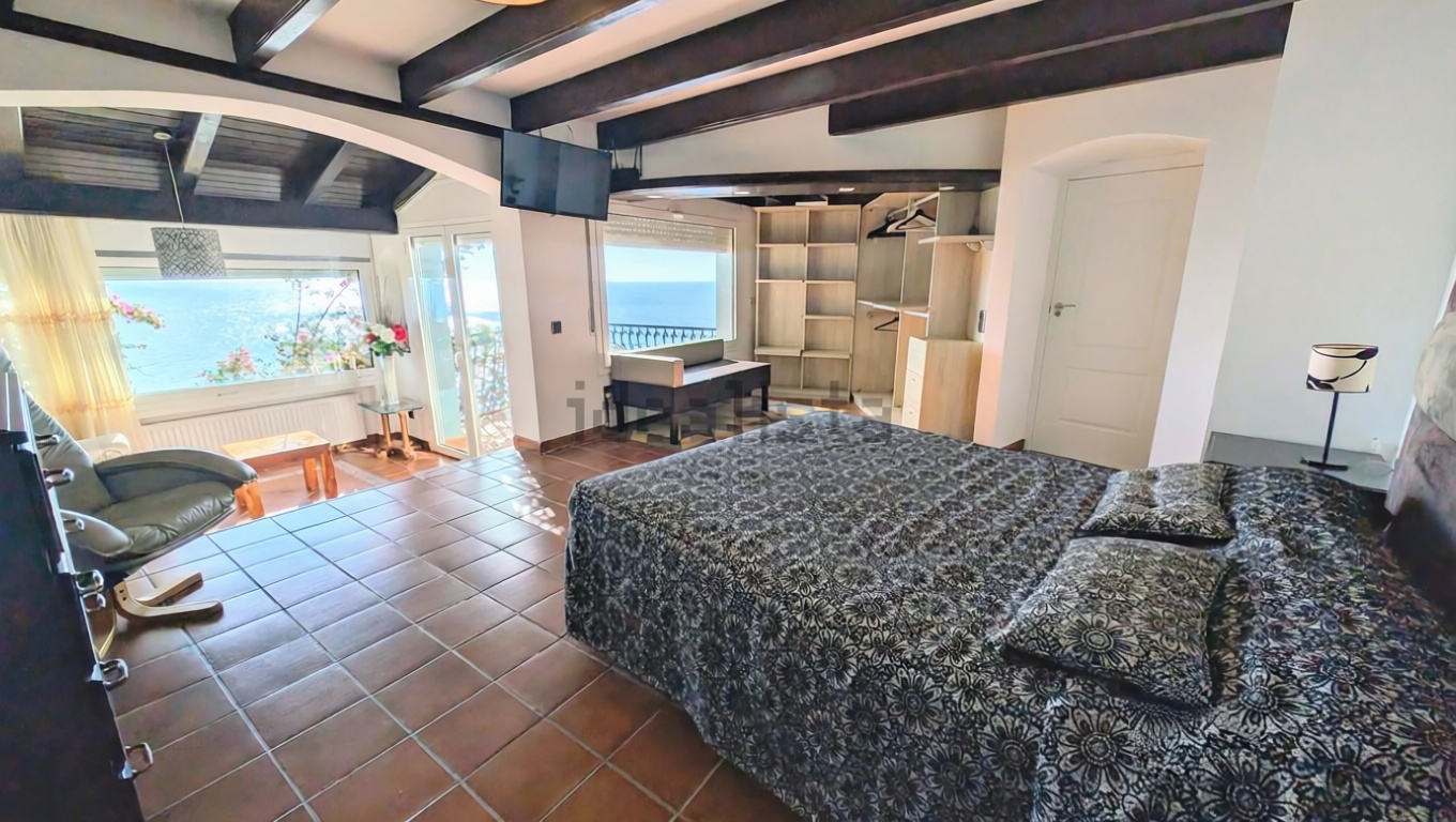 Chalet à vendre avec accès direct à la plage à Lloret de Mar — Chambre