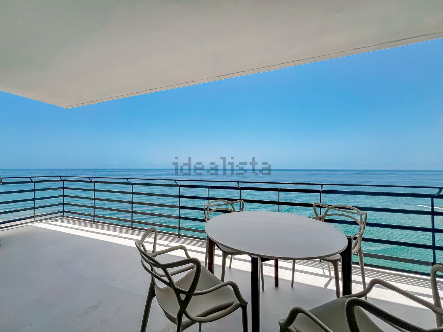 Квартира первая линия пляжа в Marbella