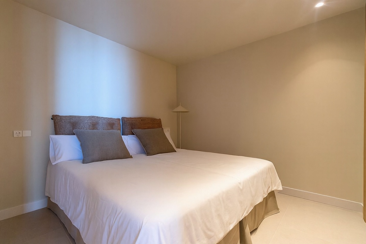 Beachfront flat in Marbella — Bedroom