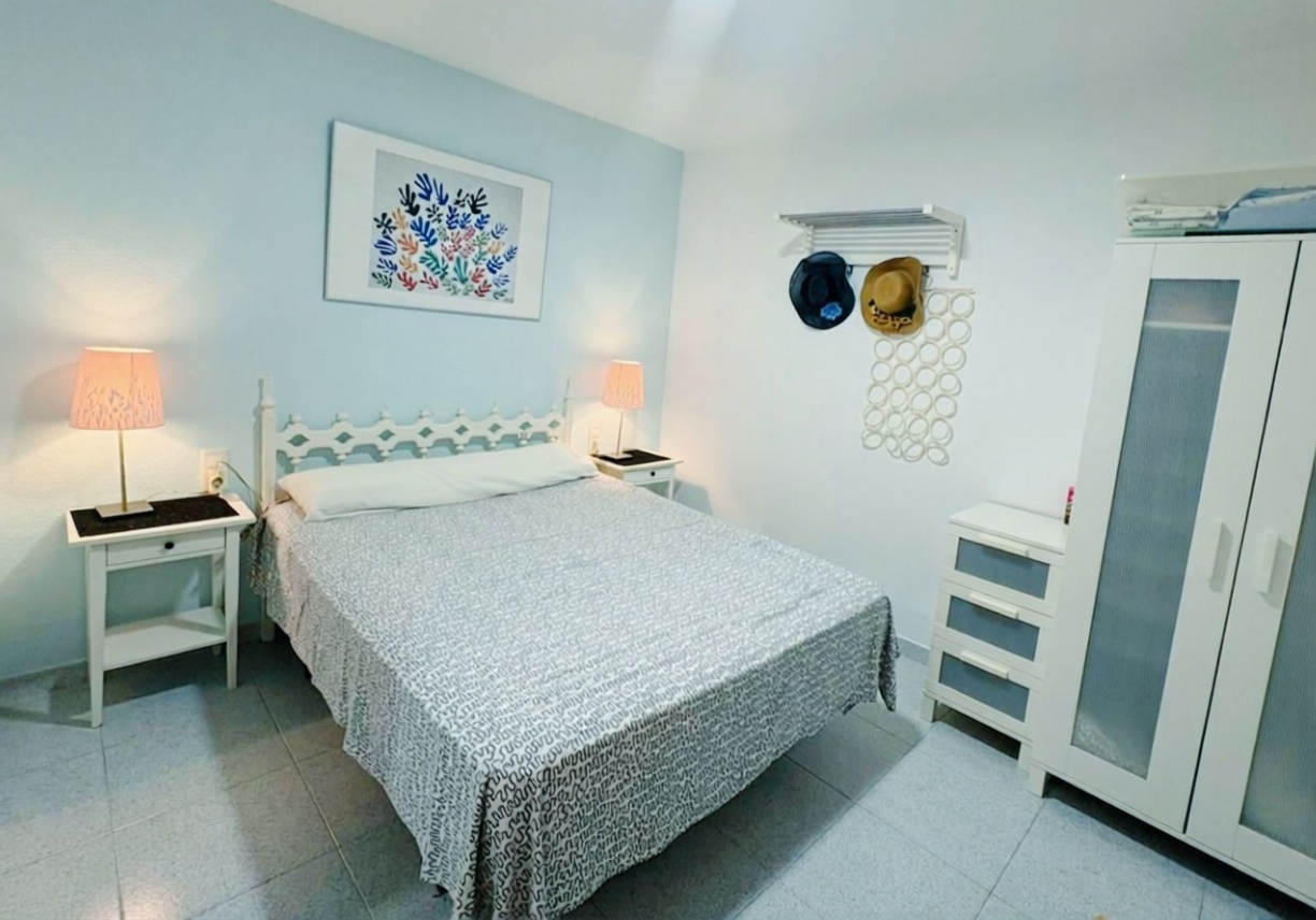 Piso en primera línea de playa en Sant Antoni de Portmany — Dormitorio