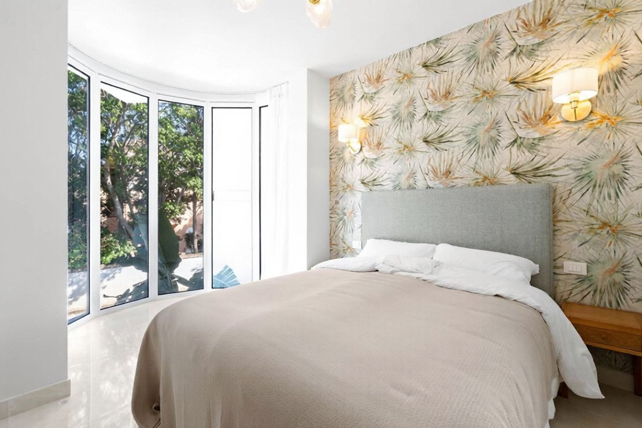 Piso en primera línea de playa en Estepona — Dormitorio