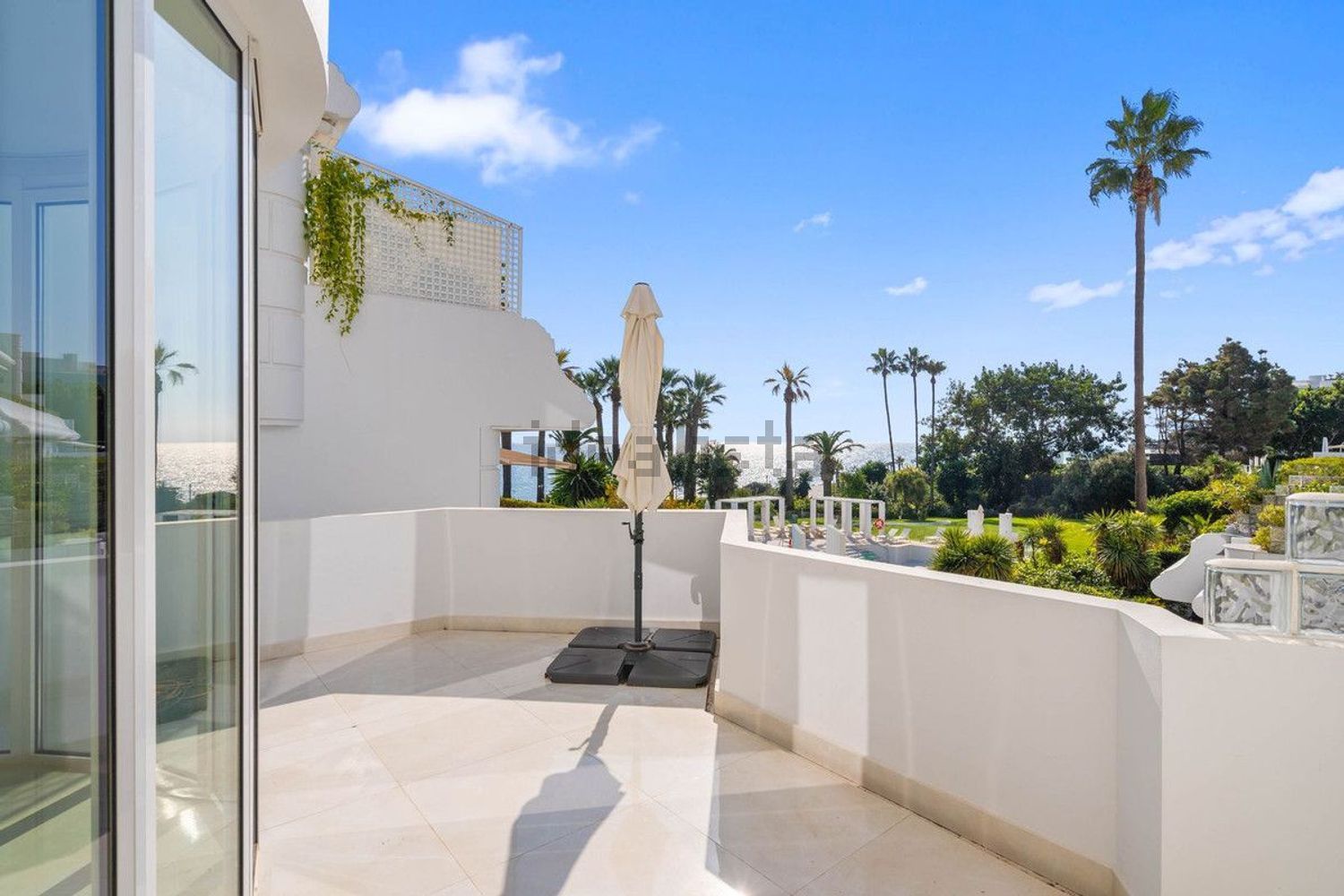 Piso en primera línea de playa en Estepona