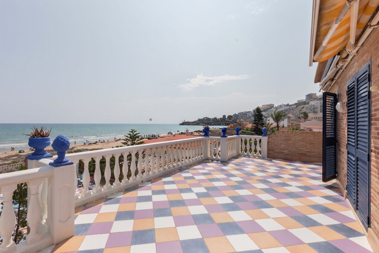 Chalet avec accès direct à la plage à Cullera — Chambre