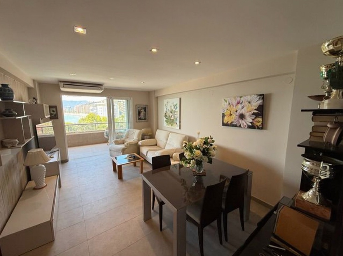 Apartamento em primeira linha de praia em Cullera — Sala