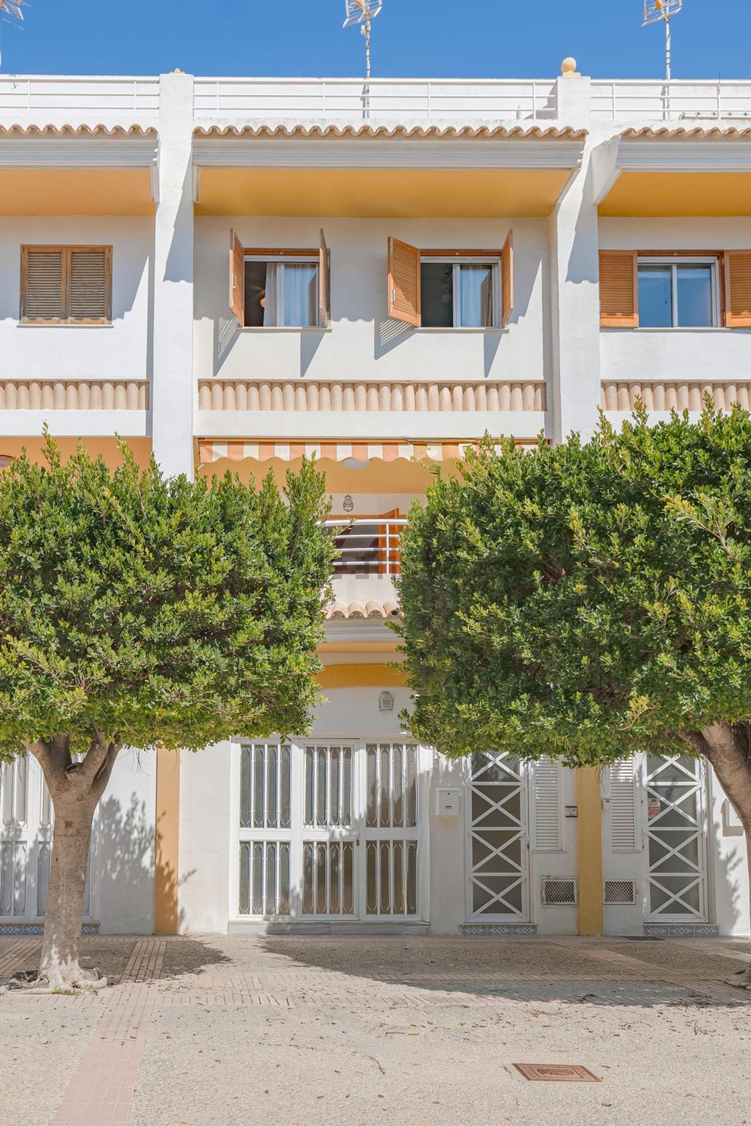 Шале на продажу с прямым выходом на пляж в València