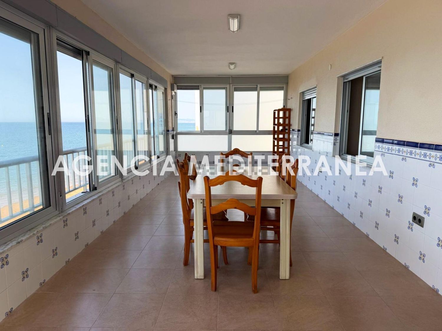 Wohnung zum Verkauf in direkter Strandlage in Tavernes de la Valldigna