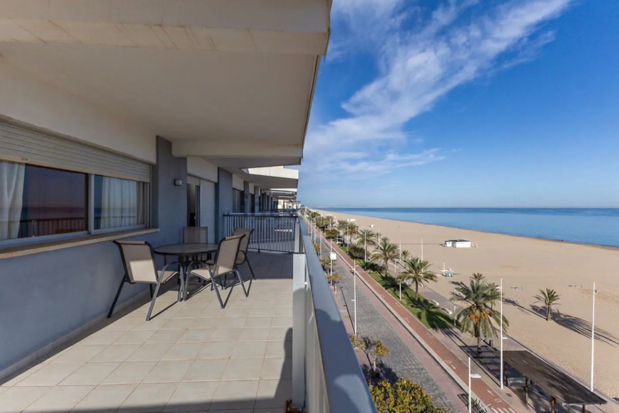 Квартира первая линия пляжа в Gandia