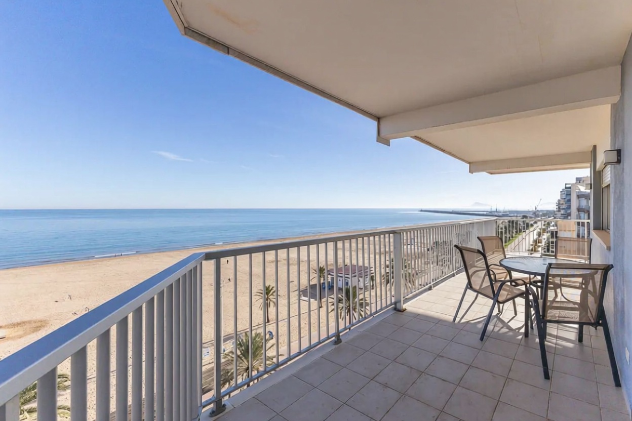 Apartamento em primeira linha de praia em Gandia — Terraço mar