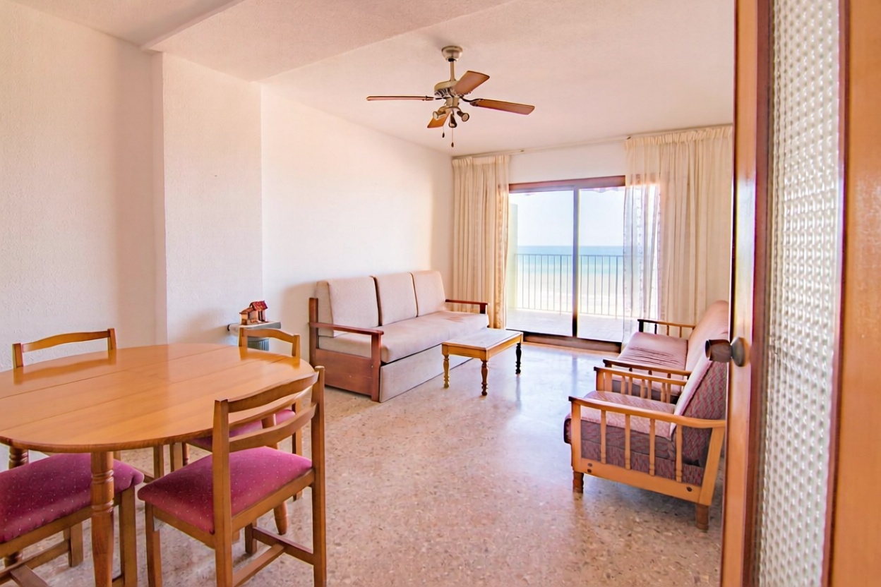 Apartamento em primeira linha de praia em Gandia — Sala