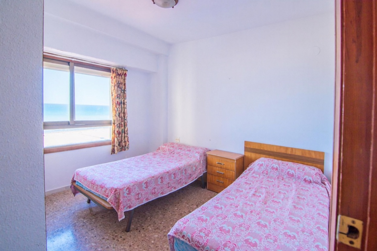 Apartamento em primeira linha de praia em Gandia — Quarto