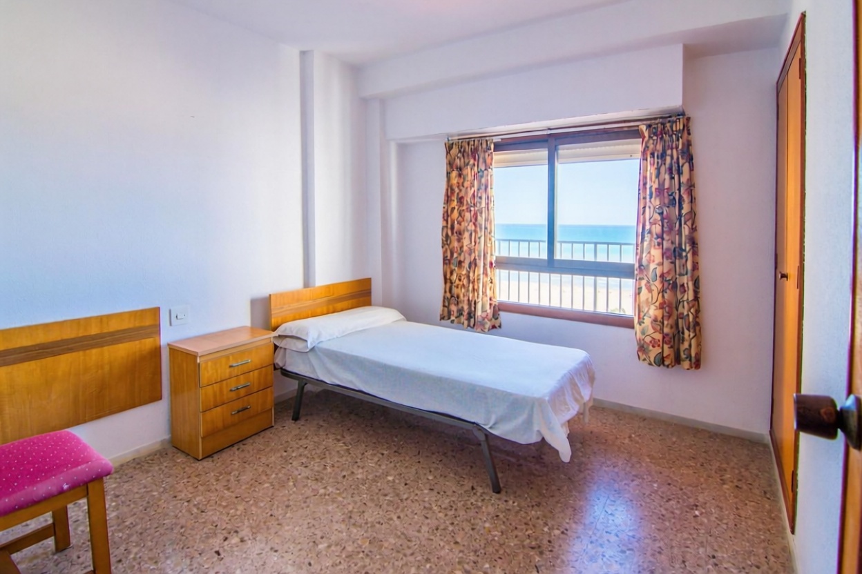 Apartamento em primeira linha de praia em Gandia — Quarto