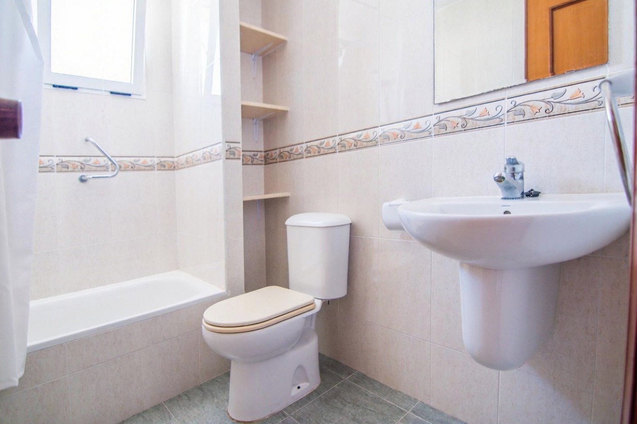Apartamento em primeira linha de praia em Gandia — Casa banho