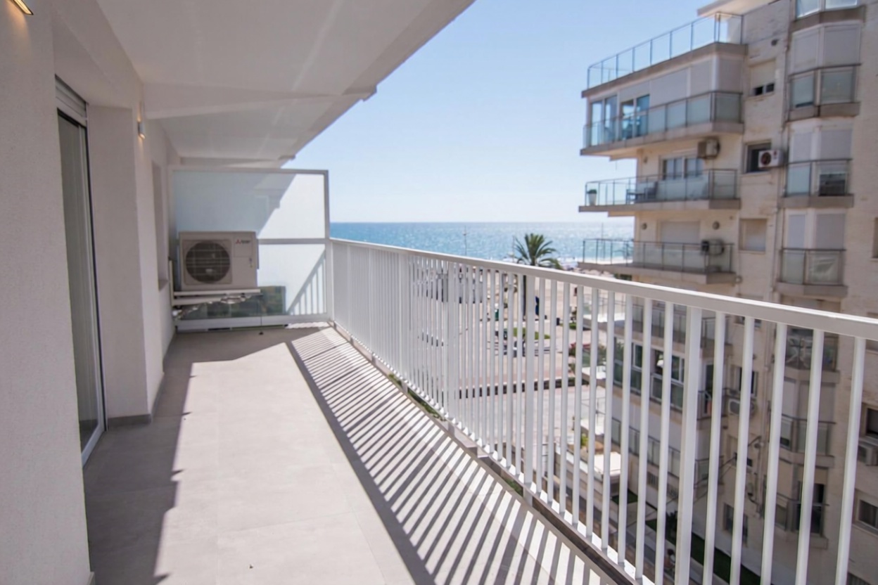 Квартира первая линия пляжа в Gandia