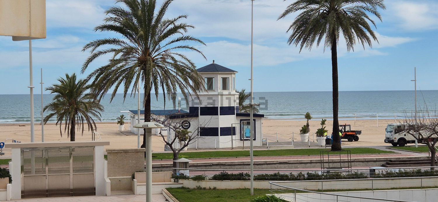 Dúplex en venta en Ps Maritim Neptu, 95