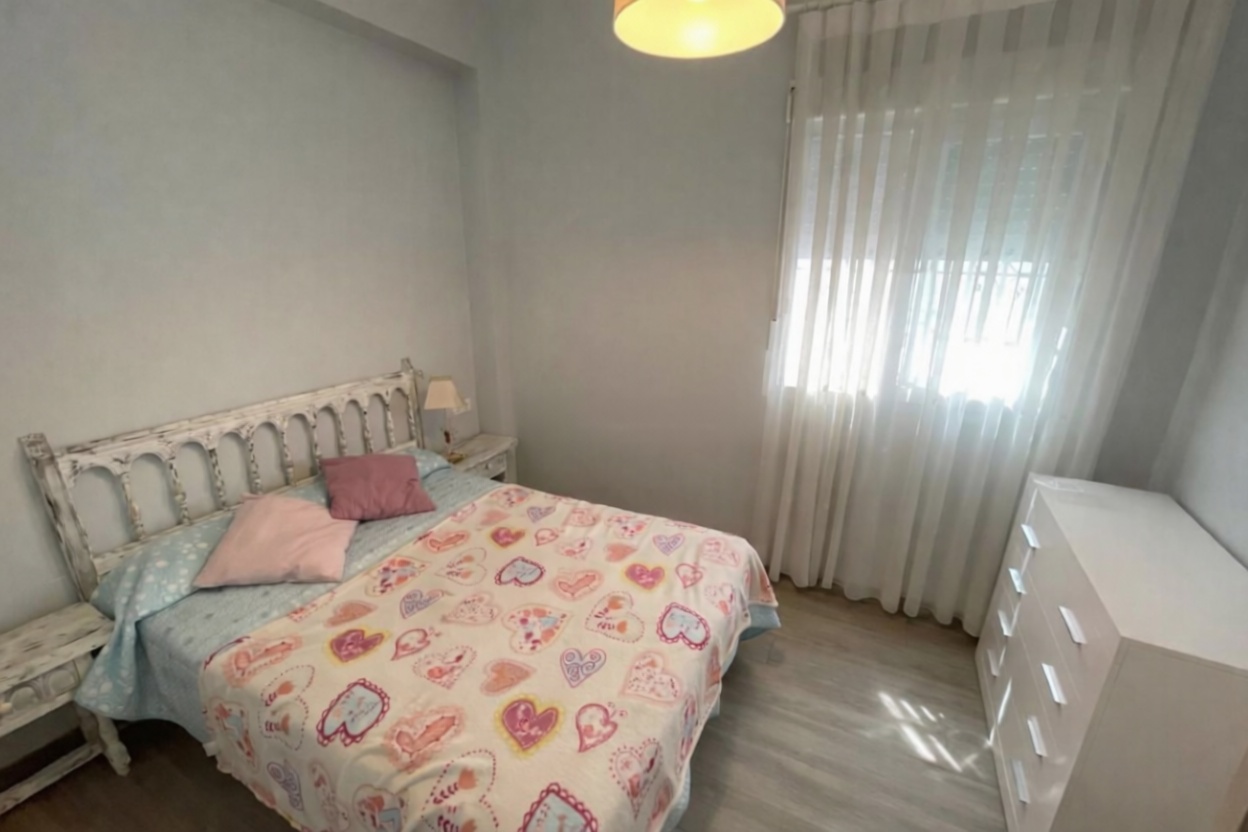 Chalet con acceso directo a playa en València — Dormitorio