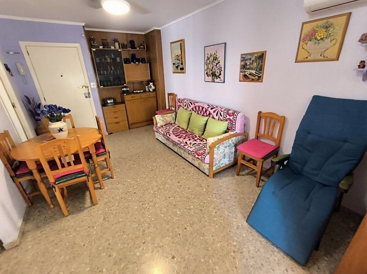 Piso en primera línea de playa en València — Salón