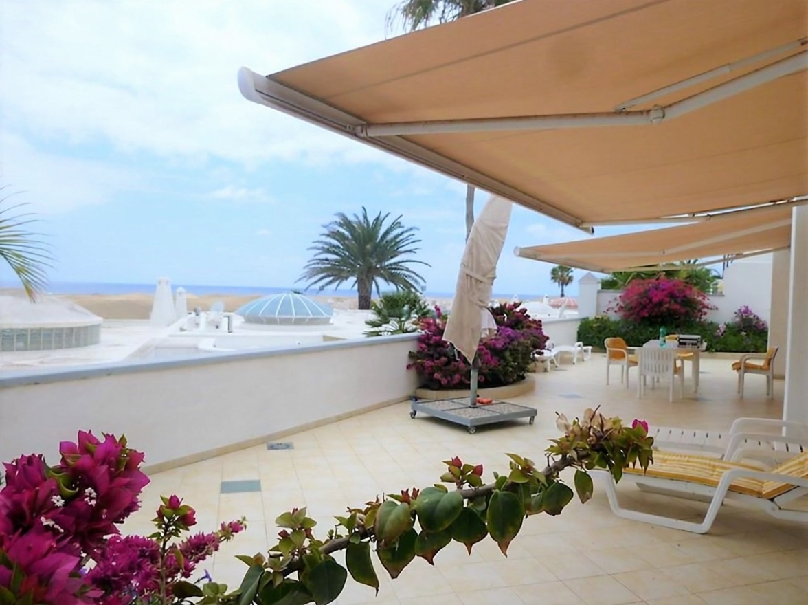 Chalet avec accès direct à la plage à San Bartolomé de Tirajana — Terrasse mer