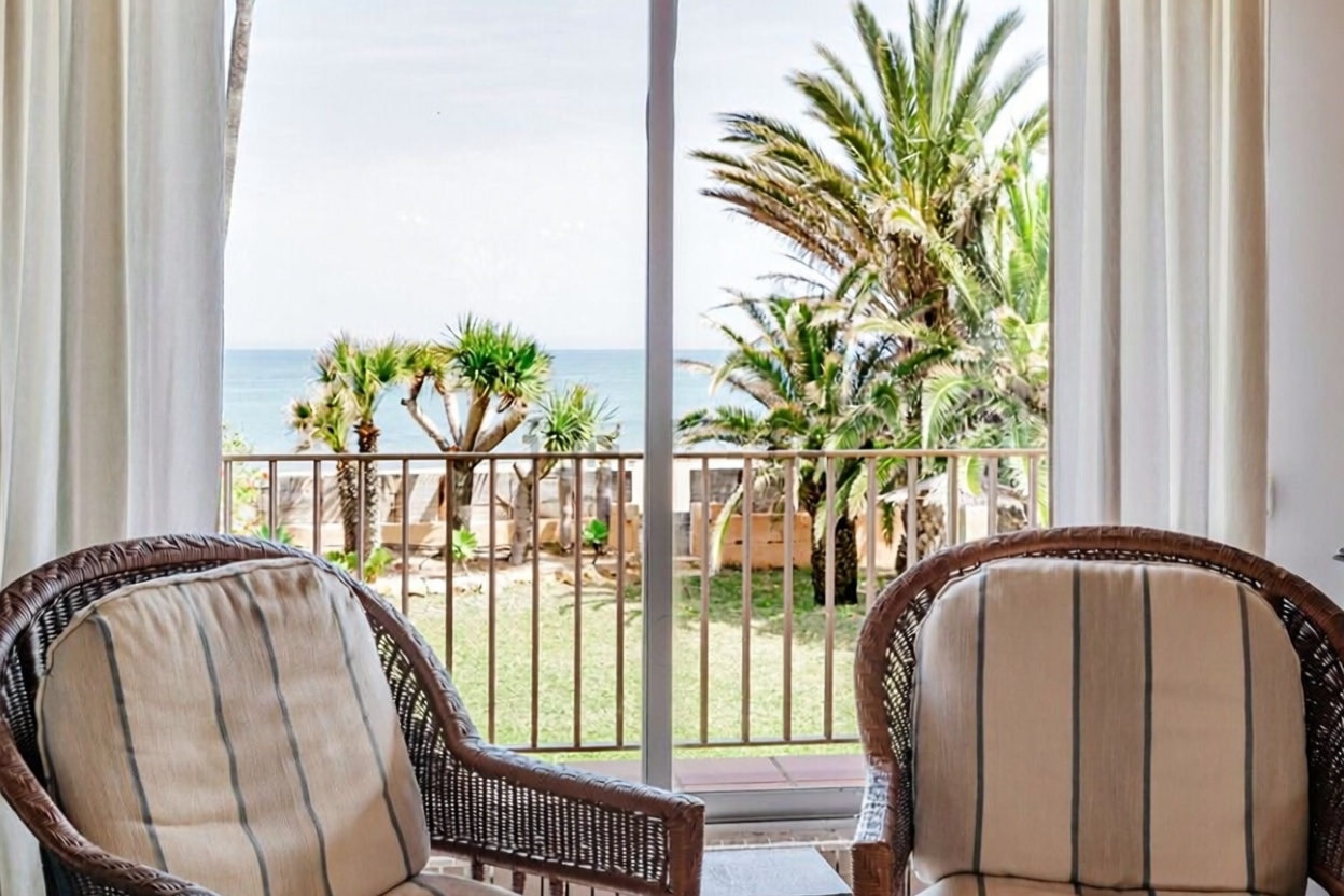 Chalet con acceso directo a playa en Salinas