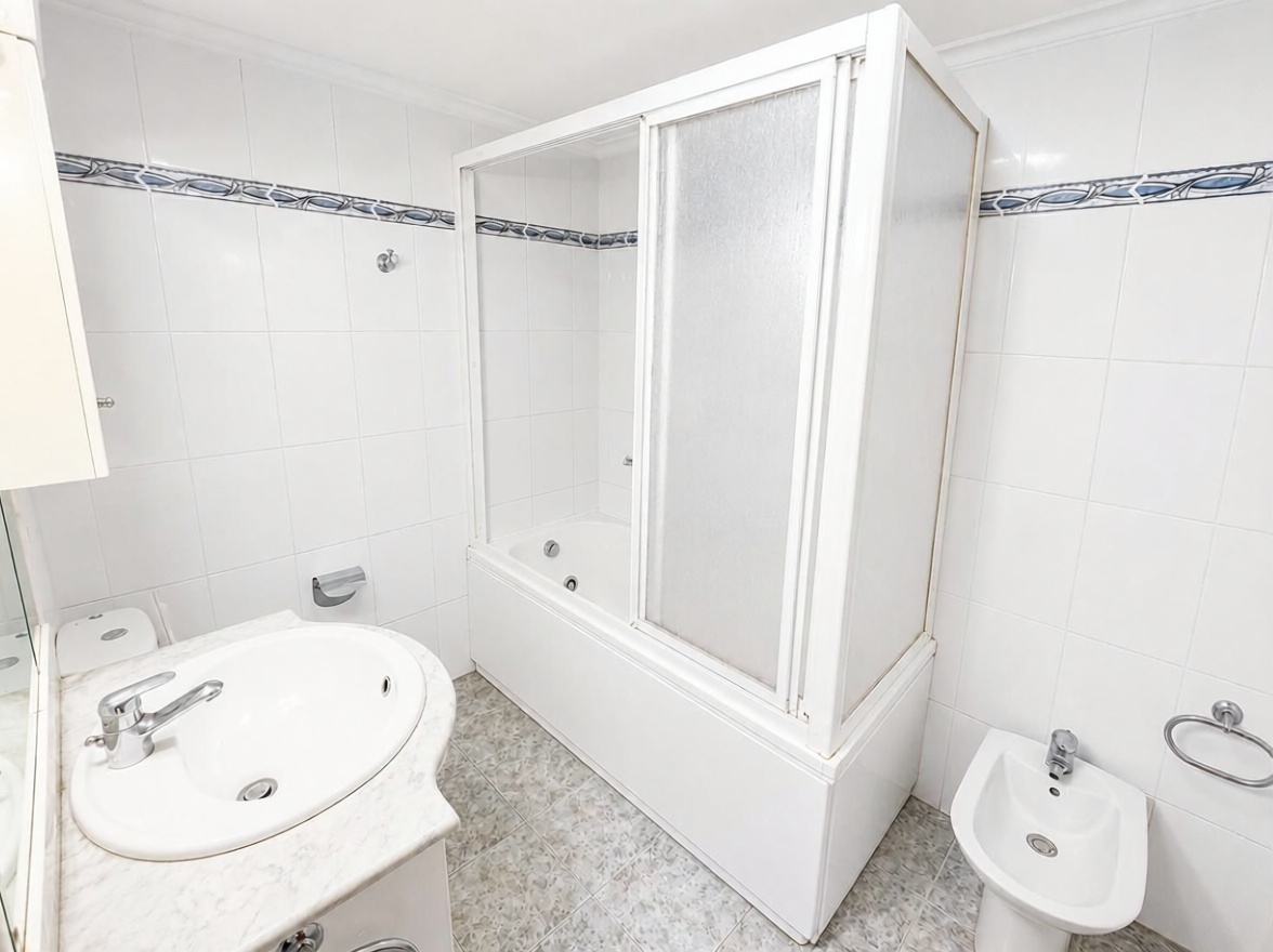 Piso en primera línea de playa en Jávea/Xàbia — Baño