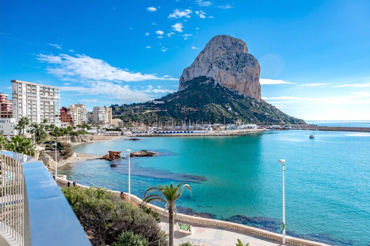 Квартира на продажу на первой линии пляжа в Calpe
