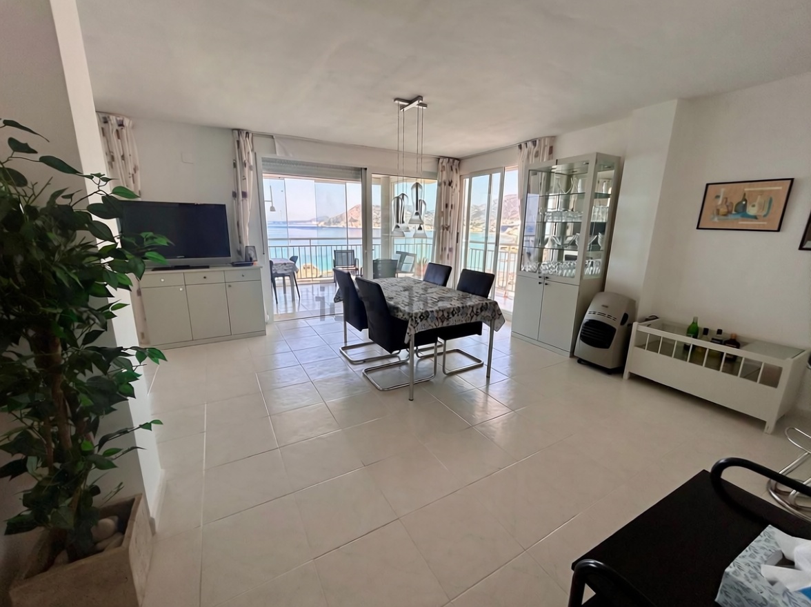 Apartamento à venda pé na areia em Calpe — Sala