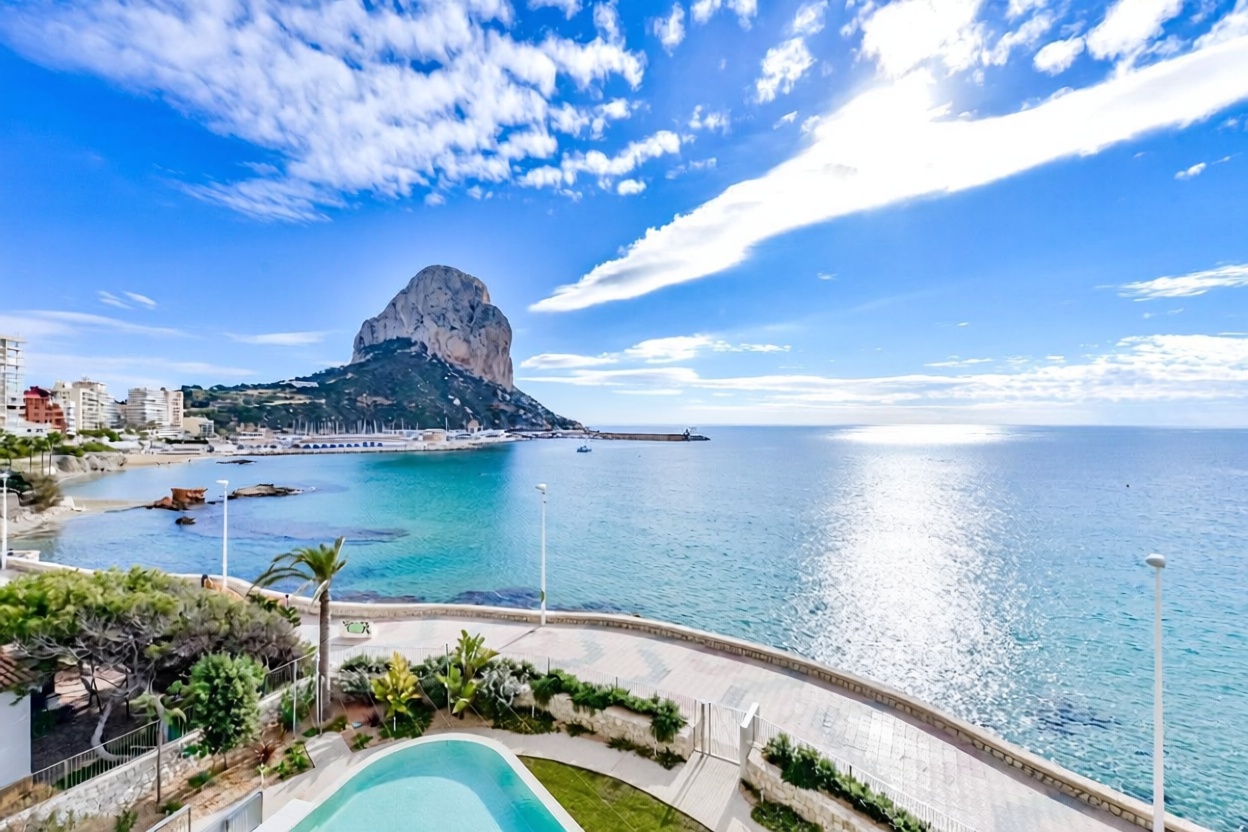 Apartamento à venda pé na areia em Calpe — Vista mar