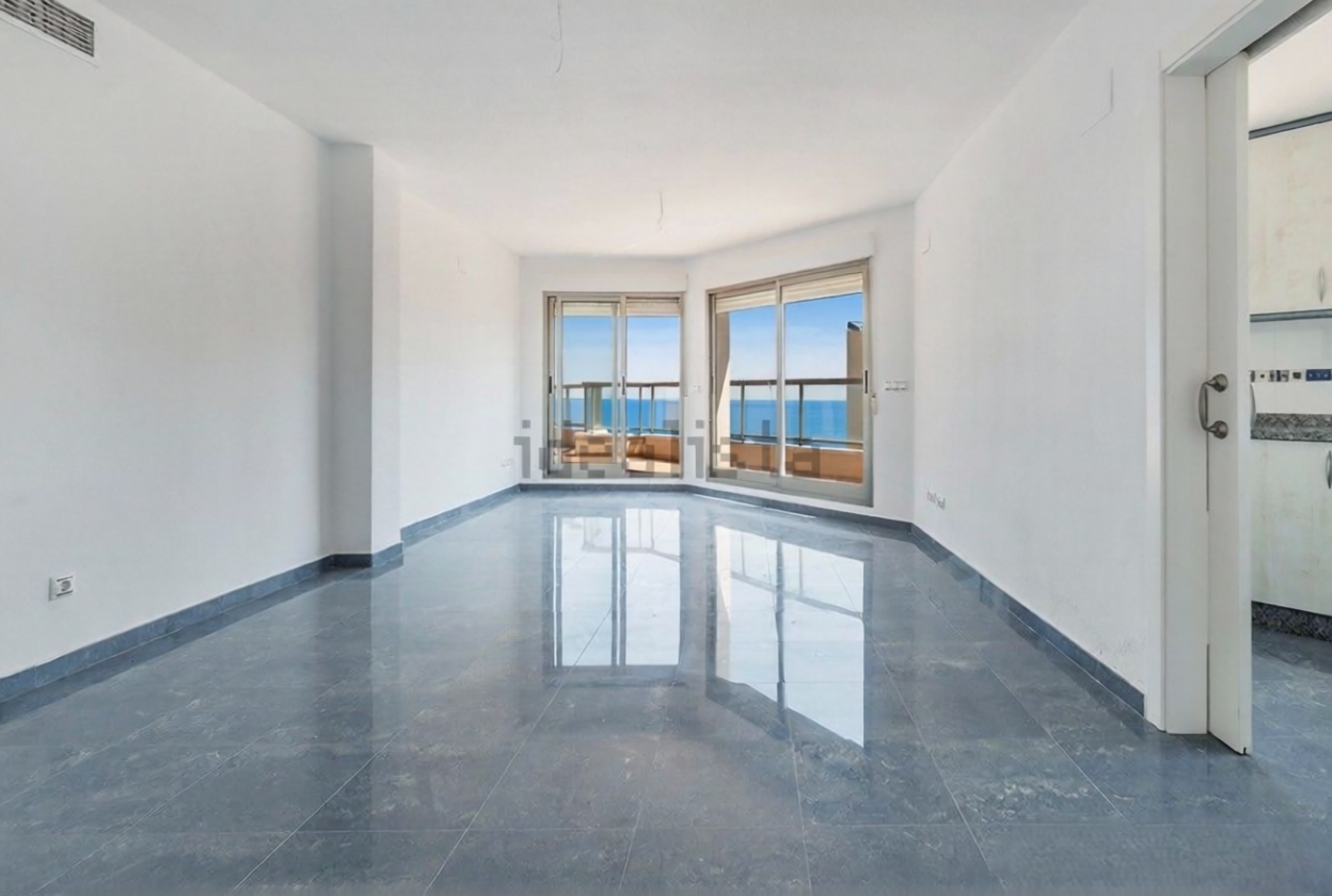 Dachgeschosswohnung zum Verkauf in erster Meereslinie in Calpe — Wohnzimmer