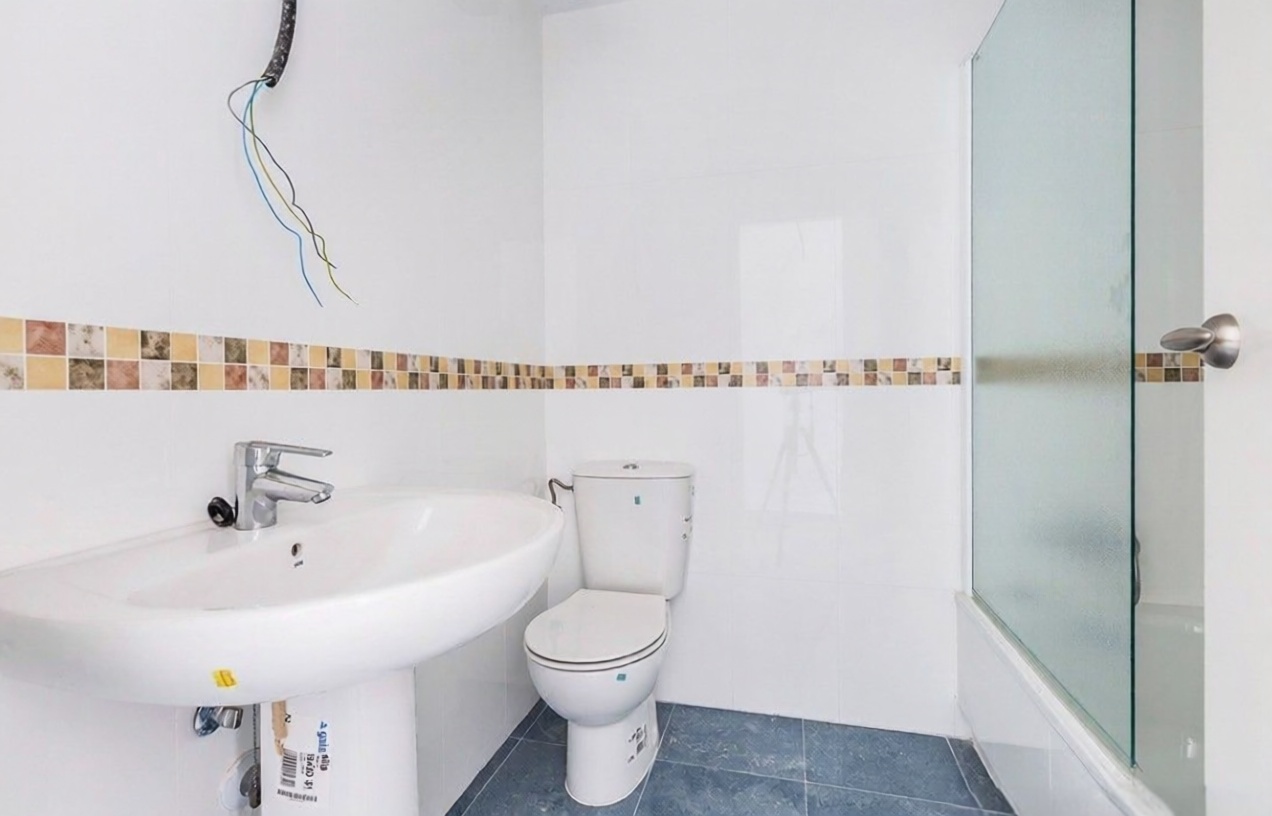 Dachgeschosswohnung zum Verkauf in erster Meereslinie in Calpe — Bad