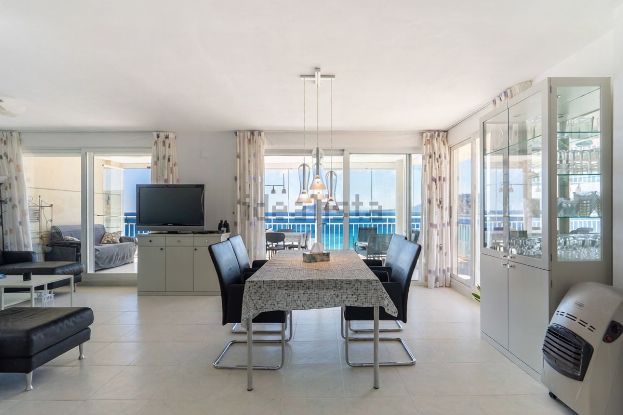 Flat for sale frontline beach in Calpe — Bedroom